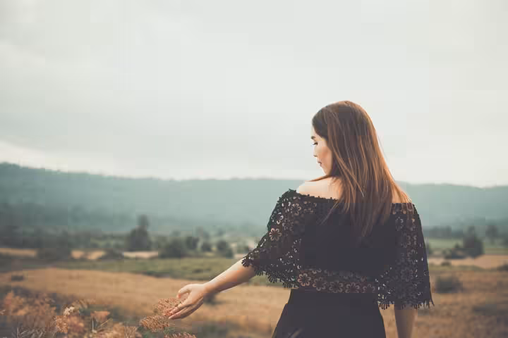 10 Reasons Why You Are In Love With Someone You Cant Have-1