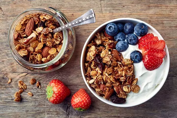 Greek yogurt and granola