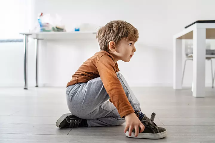 w-sitting position in babies, half kneel