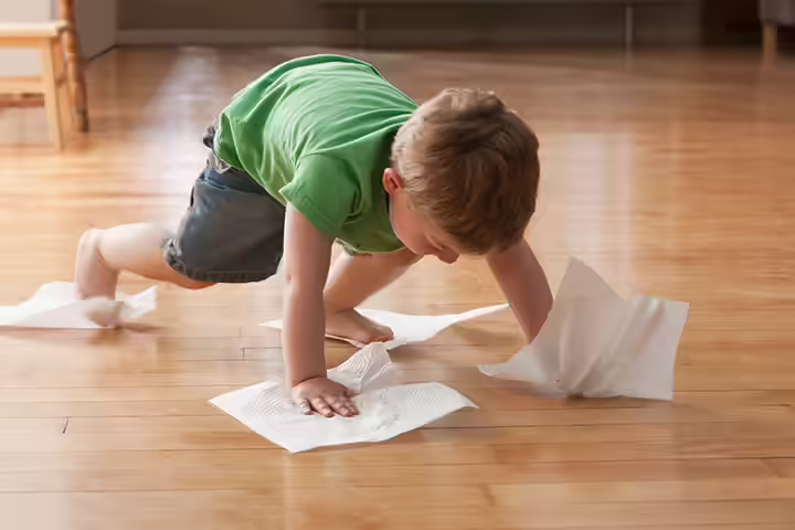 w-sitting position in babies, hands and legs crawl w-sitting position in babies, hands and legs crawl