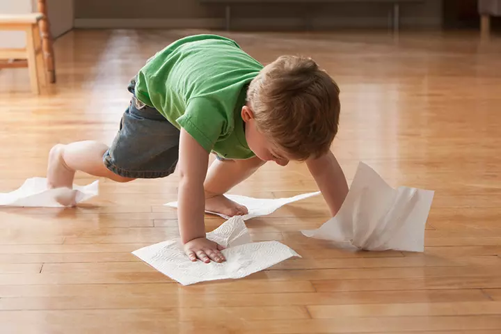 w-sitting position in babies, hands and legs crawl