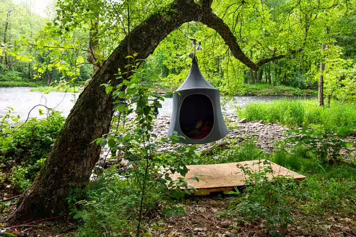 Backyard hanging tent idea for kids Backyard hanging tent idea for kids
