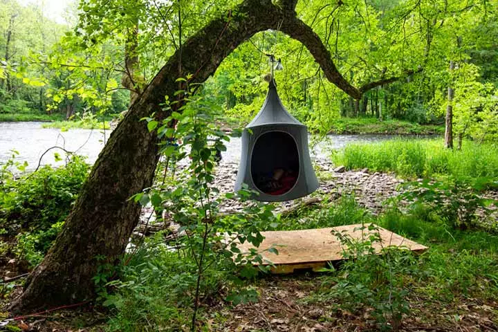 Backyard hanging tent idea for kids