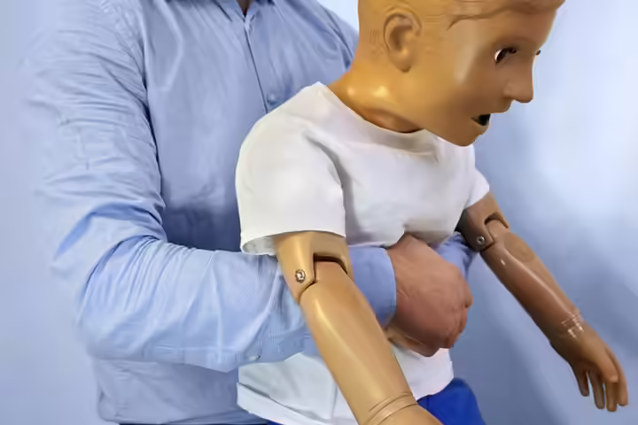 Heimlich maneuver for choking in children Heimlich maneuver for choking in children