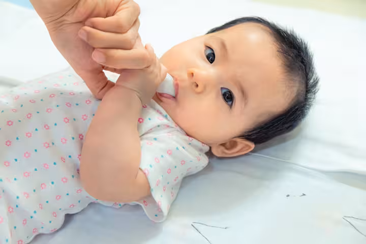 How To Clean Baby Tongue In Hindi