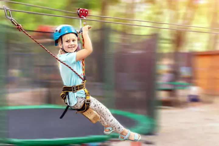 Zipline play backyard idea for kids