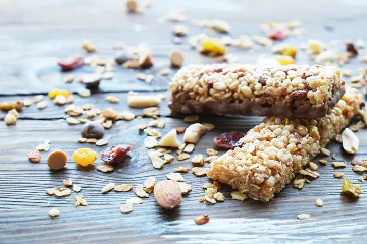 Cooking No-bake cereal bar with kids