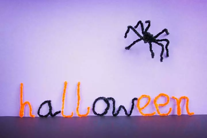 Making spiders with pipe cleaner crafts for kids