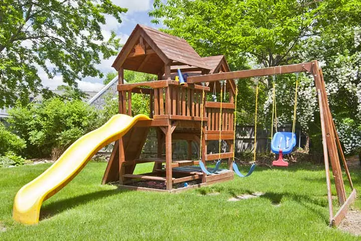 Swing set backyard idea for kids