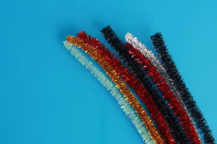 Making glasses with pipe cleaner crafts for kids Making glasses with pipe cleaner crafts for kids