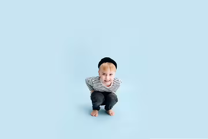 w-sitting position in babies, squat w-sitting position in babies, squat