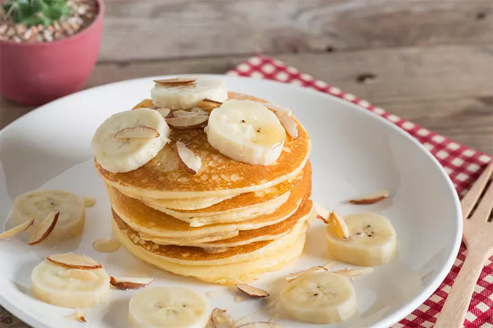 Almond and banana pancakes for babies