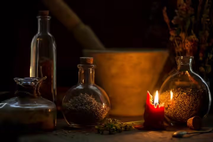8 Awesome DIY Halloween Decorations And Ideas
