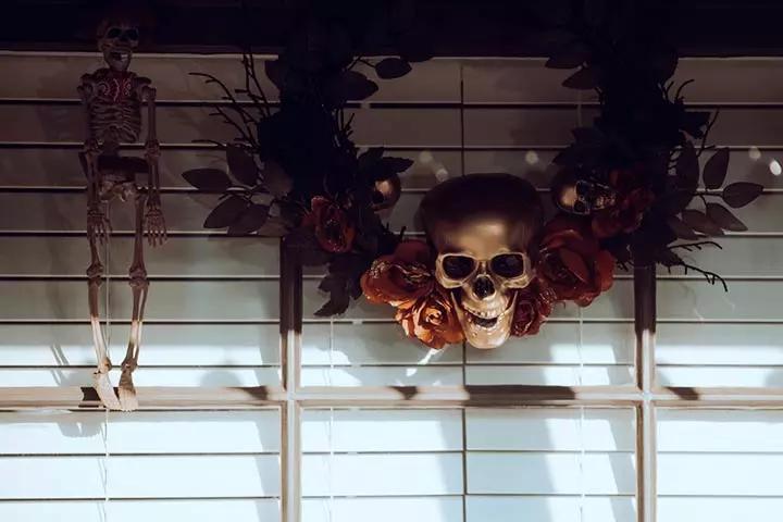 8 Awesome DIY Halloween Decorations And Ideas 