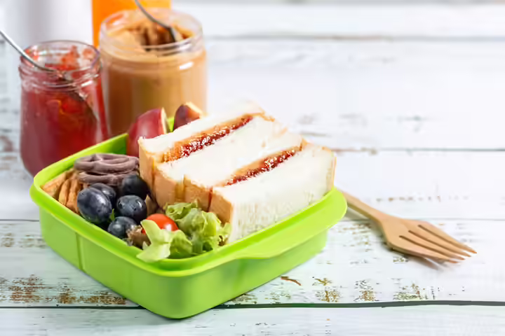 Apricot jam and bread school lunch idea for kids Apricot jam and bread school lunch idea for kids
