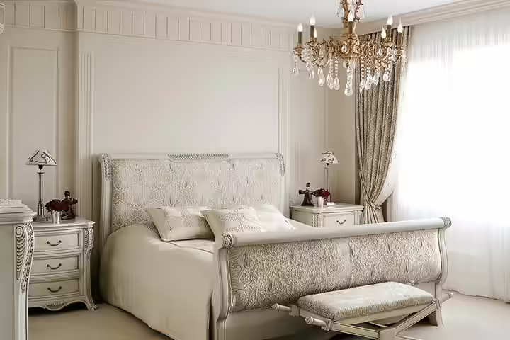 Chandelier bedroom decor ideas for couples Chandelier bedroom decor ideas for couples