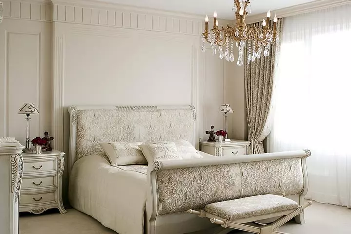 Chandelier bedroom decor ideas for couples