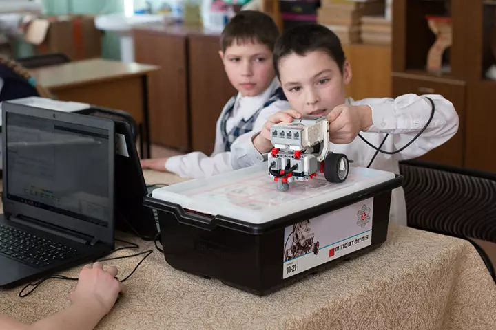 Lego Mindstorms coding games for kids