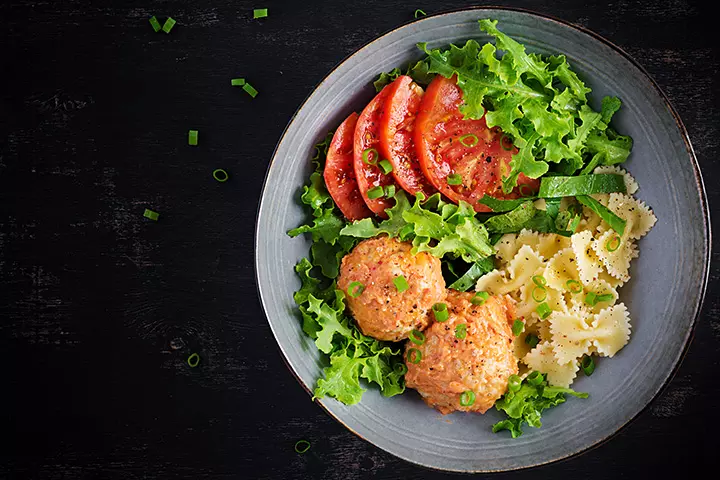 Meatballs with pasta school lunch idea for kids