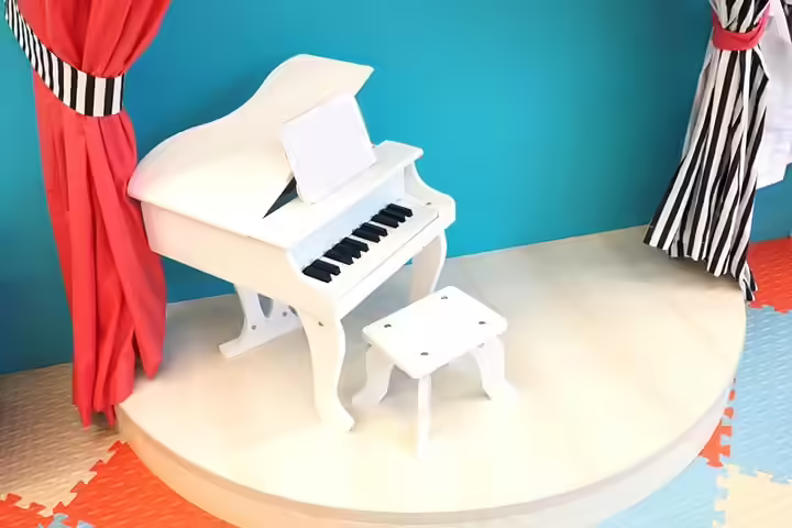 Mini stage, playroom ideas for toddlers Mini stage, playroom ideas for toddlers