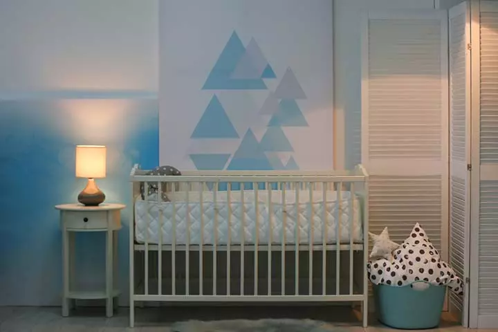 Hand-painted or sticker wall mural toddler bedroom ideas