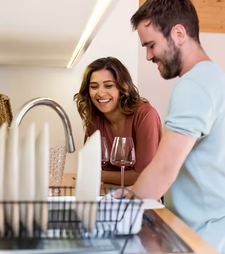 Tips To Get Husband Help With Housework In Hindi
