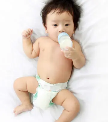 बच्चे की बोतल छुड़ाने का सही समय व टिप्स | When To Stop Bottle Feeding In Hindi_image