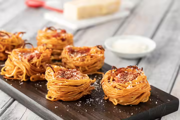 Spaghetti and meatball muffins hot lunch ideas for kids Spaghetti and meatball muffins hot lunch ideas for kids
