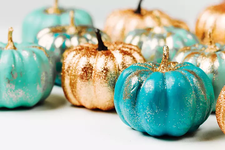 Glittery pumpkin painting idea for kids