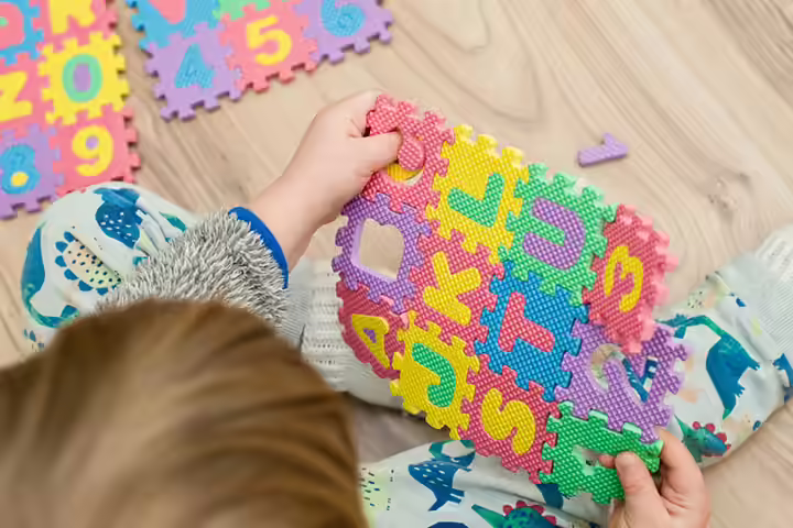 Number and alphabet scavenger hunt for toddlers Number and alphabet scavenger hunt for toddlers