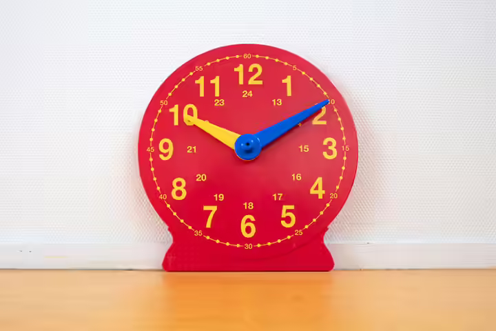 Use Digital And Analog Clocks
