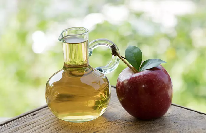 Apple cider vinegar for DIY hair detangler