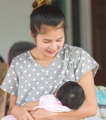 बच्चे को दूध पीते समय पसीना आना: कारण व कम करने के उपाय | Baby Sweating During Breastfeeding In Hindi_image