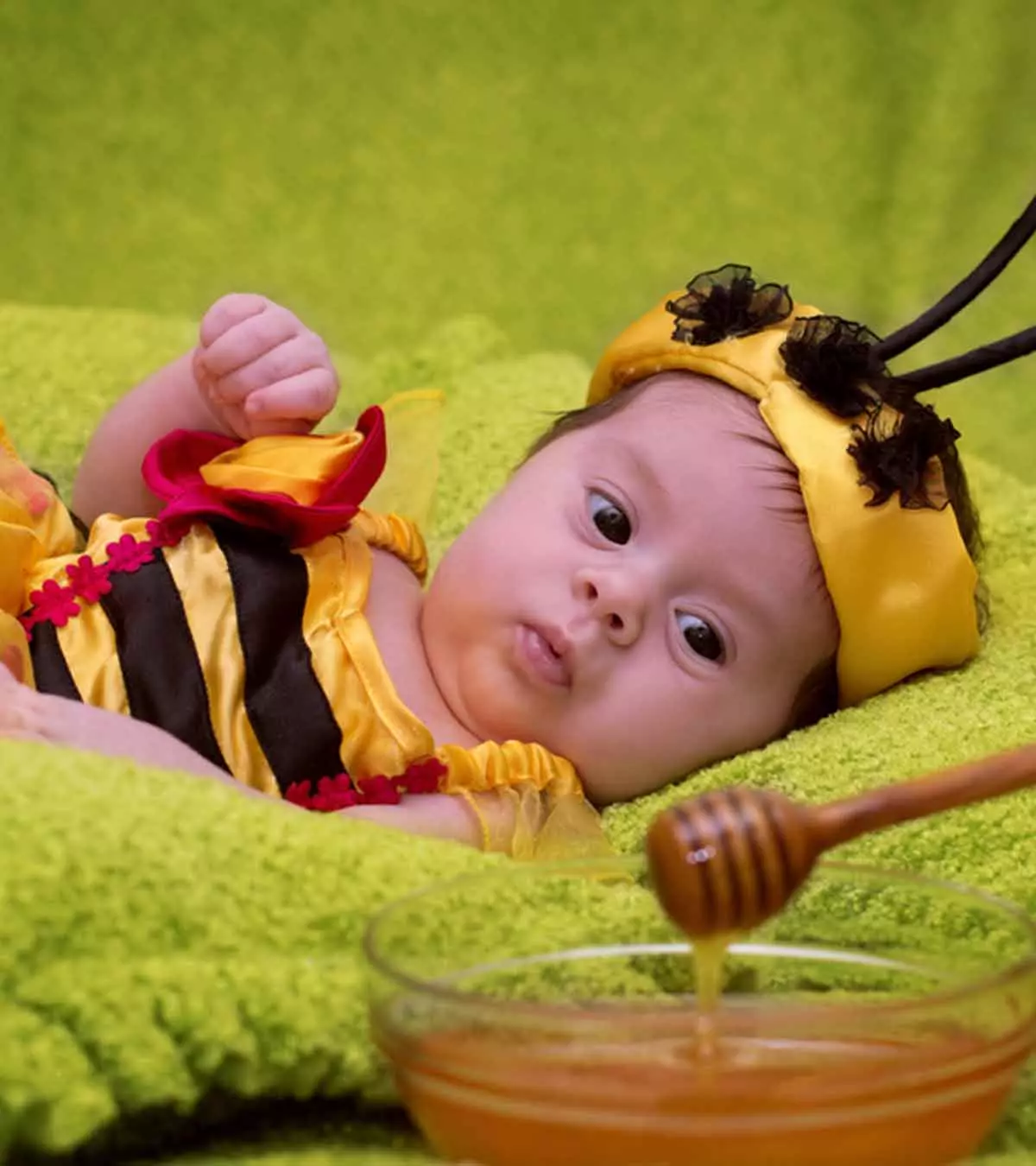 बच्चों के लिए शहद: कब और कैसे खिलाएं, फायदे व नुकसान | Benefits Of Honey For Baby In Hindi_image