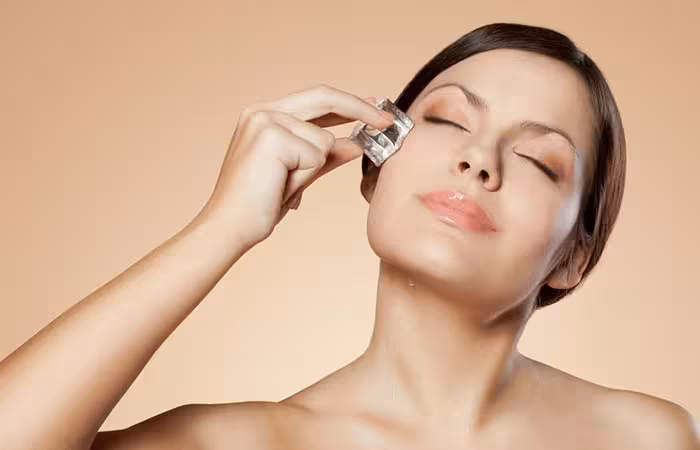 Benefits Of Rubbing Ice Cubes On Face in Hindi