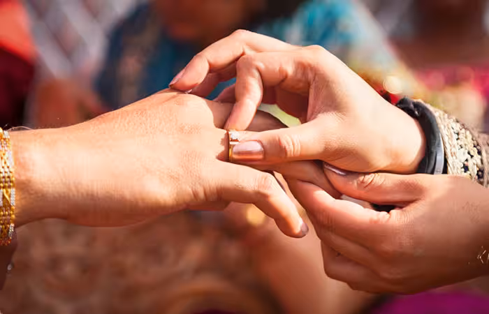 Engagement Wishes for Sister in Hindi