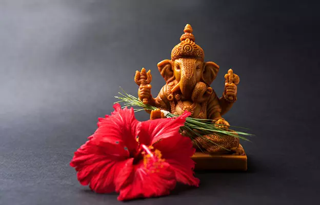 भगवान गणेश को दूर्वा क्यों अर्पित की जाती है? | Ganpati Ko Durva Kyu Pasand Hai