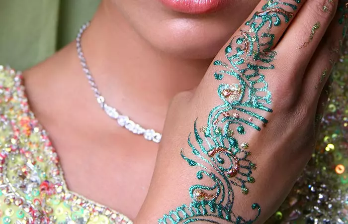 Glitter Mehndi Design in Hindi