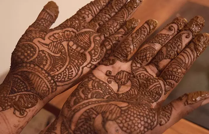 Motif Mehndi Design in Hindi