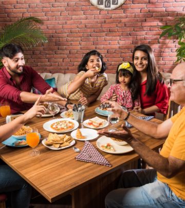 संयुक्त परिवार में रहने के 20 फायदे और नुकसान | Advantages and Disadvantages of Living in Joint Family_image