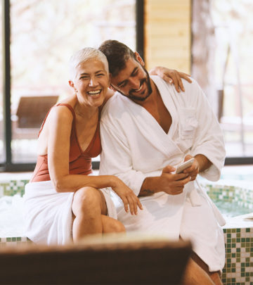 15 Clear Signs An Older Woman Likes You_image