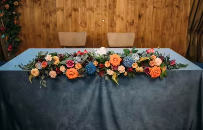Winter wedding decoration idea with blue velvet flowers Winter wedding decoration idea with blue velvet flowers