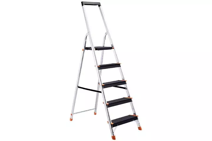 AmazonBasics Folding Step Ladder