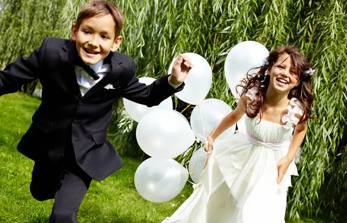 Balloon fun the play at the wedding