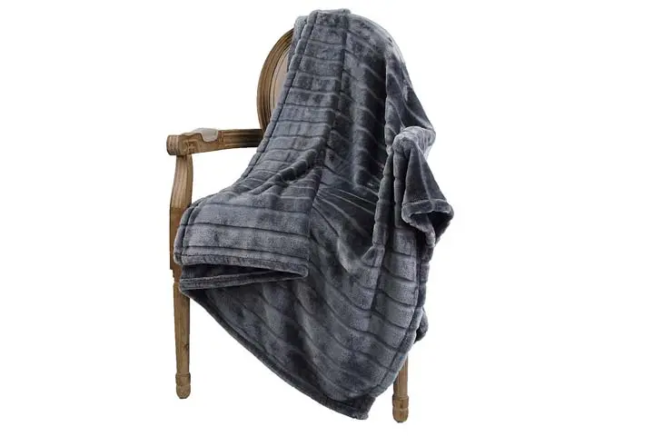 Bertte Throw Blanket