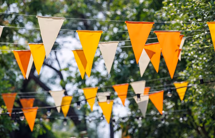 Amazing cute bunting decorations for barn wedding