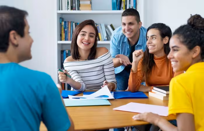 Different ways to make friends in college Different ways to make friends in college