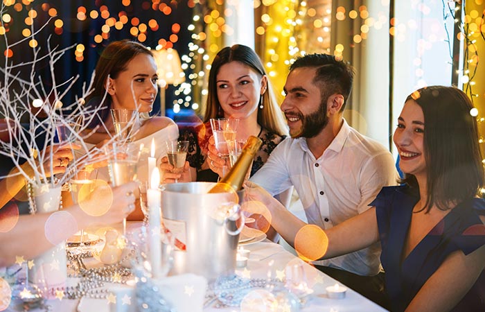 Who should your guests be for a rehearsal dinner?