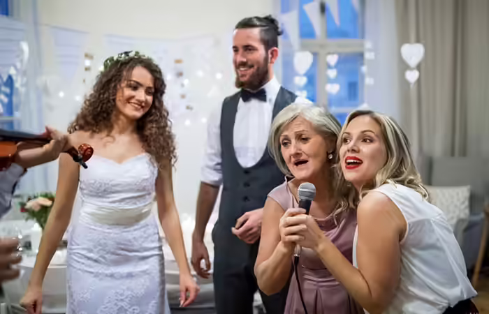 Karaoke contest to enjoy at the wedding Karaoke contest to enjoy at the wedding