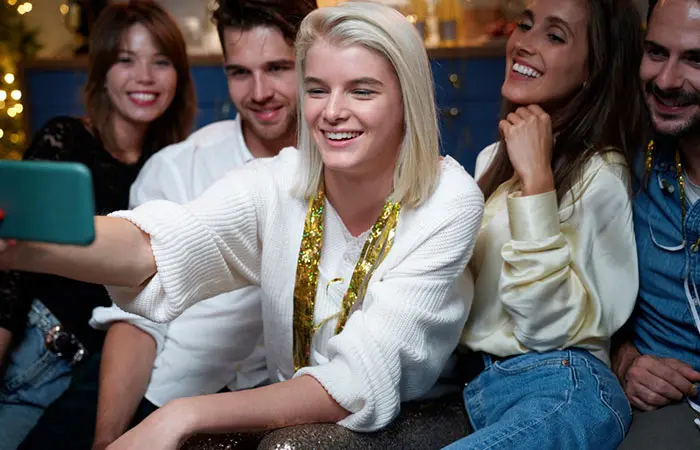 A woman taking selfie with her friends to move on from her toxic relationship.